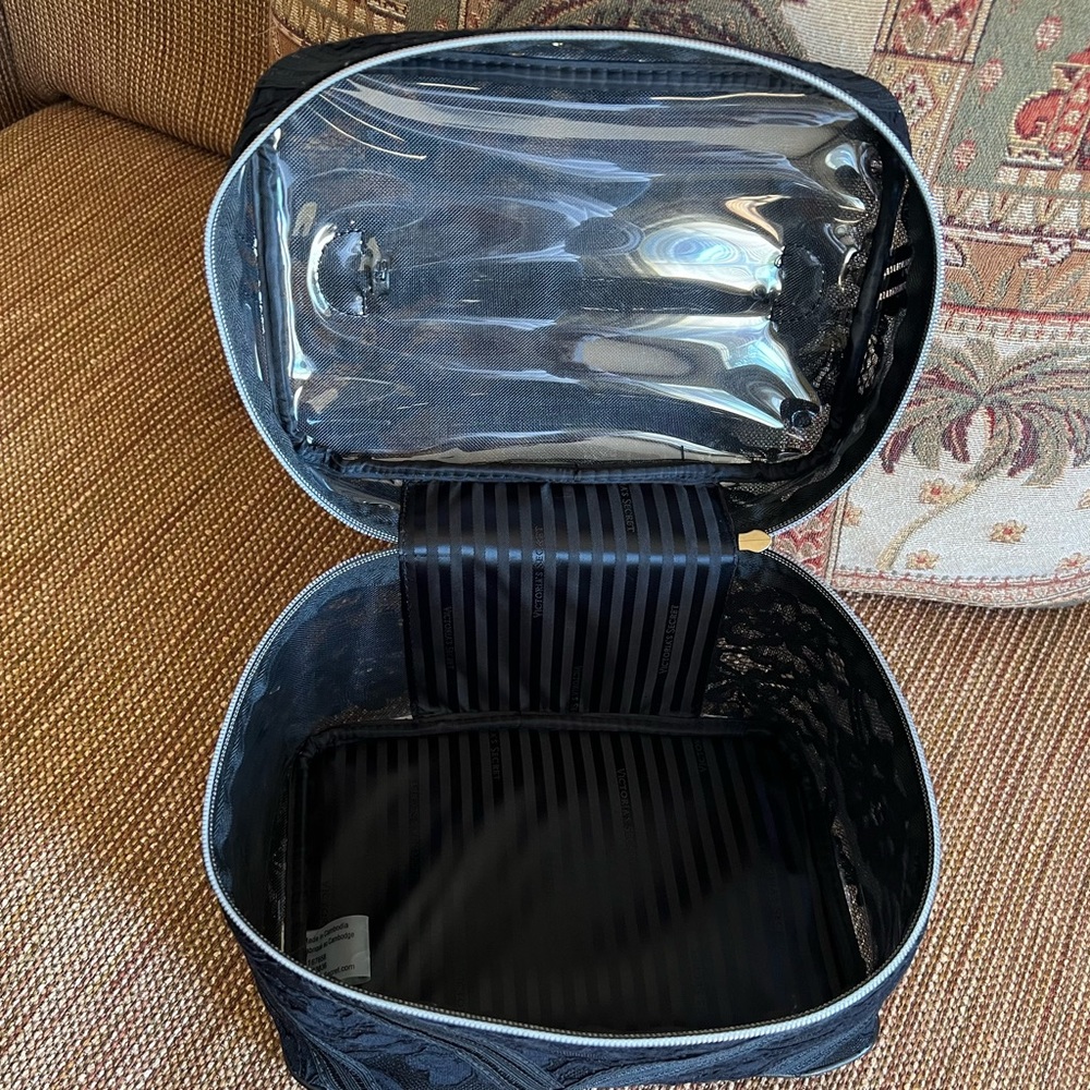 ✅Victoria's Secret - Black Floral Lace Cosmetic Travel Bag! - Picture 6 of 6